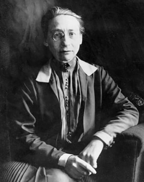 The picture shows Agathe Lasch.