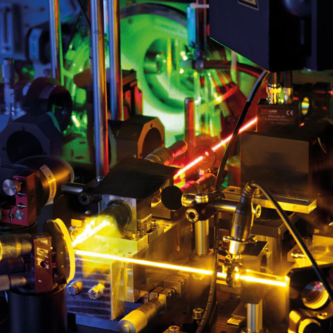 Using lasers to make molecular films about the movement of the tiniest particles