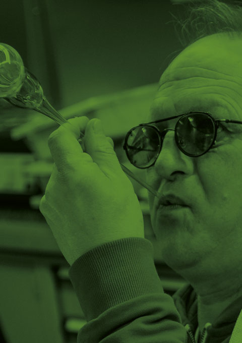 Glassworker Jens Köster at work, 2019