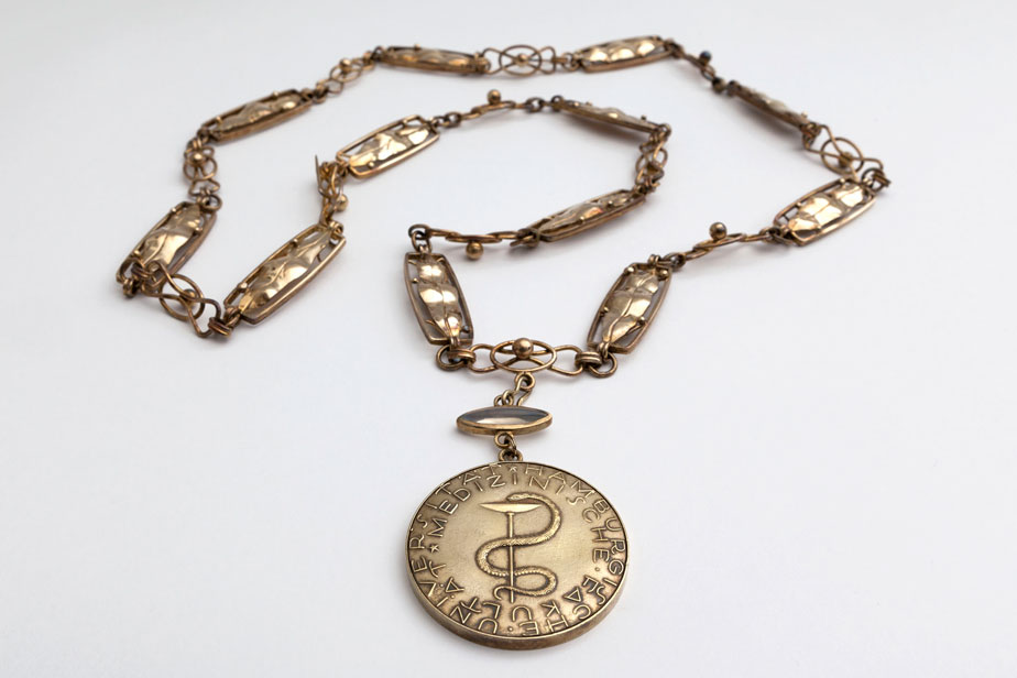 Medallion for the chain of office for the deans of the faculties, faculty of medizin