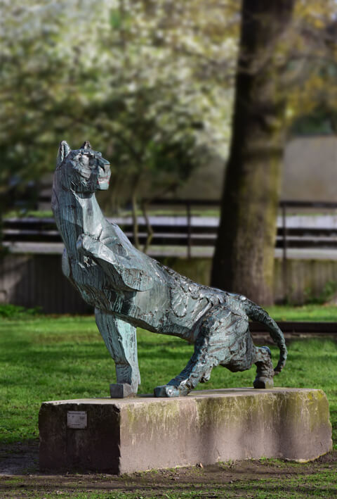 The picture shows the sculpture of a panther.