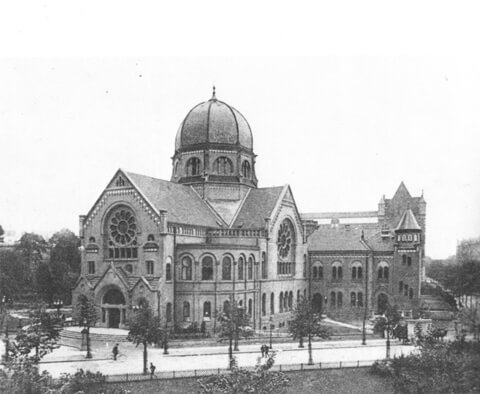 Historical picture of the Bornplatz Synagogue.