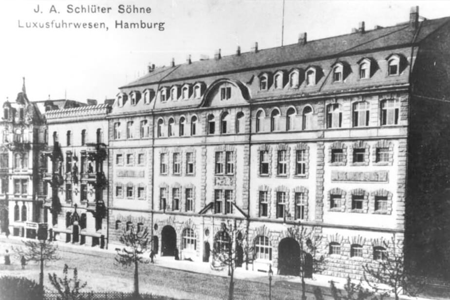 Historical photo of the building at Allende-Platz 1.